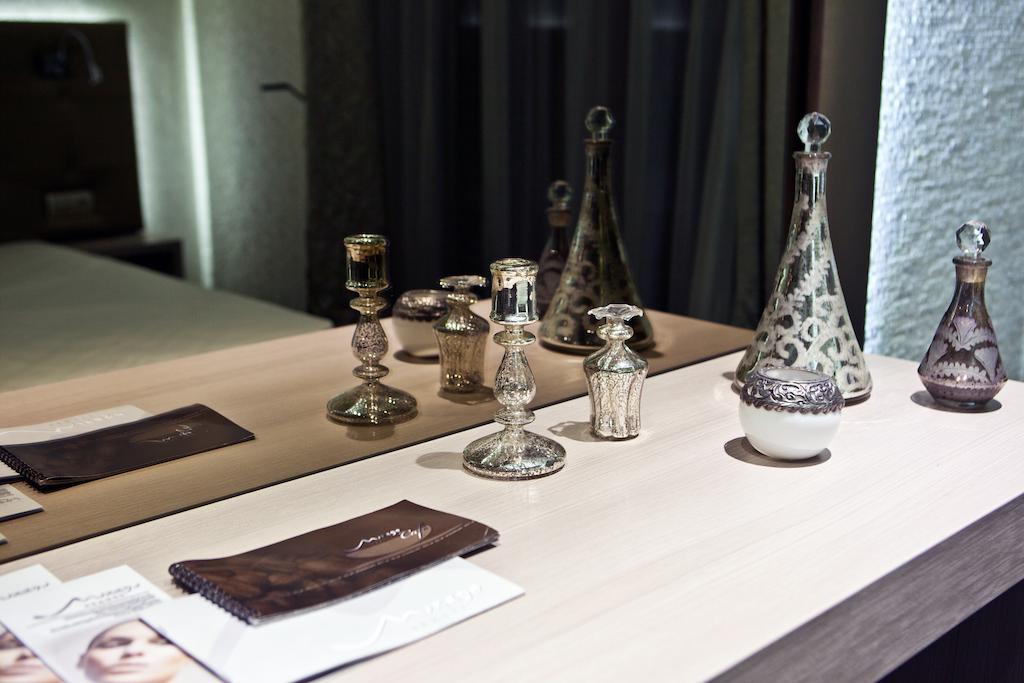 Mirage Hotel Sarvar Ruang foto